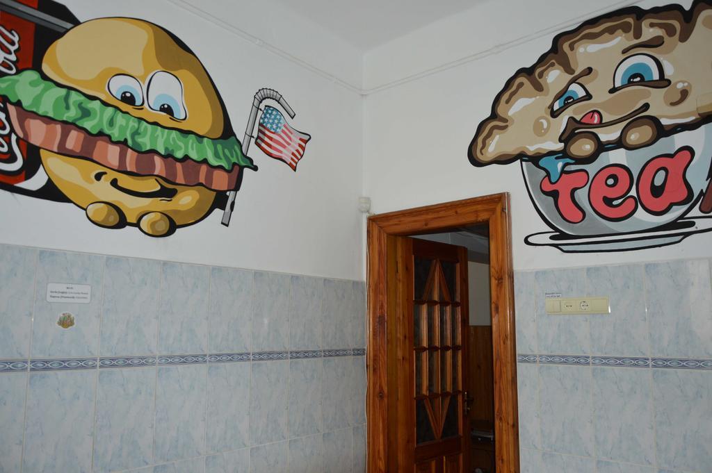 Lviv Lucky Hostel Exterior photo